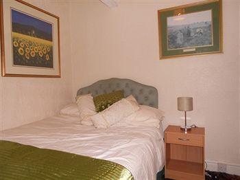 The Castleton Couette-café 3*