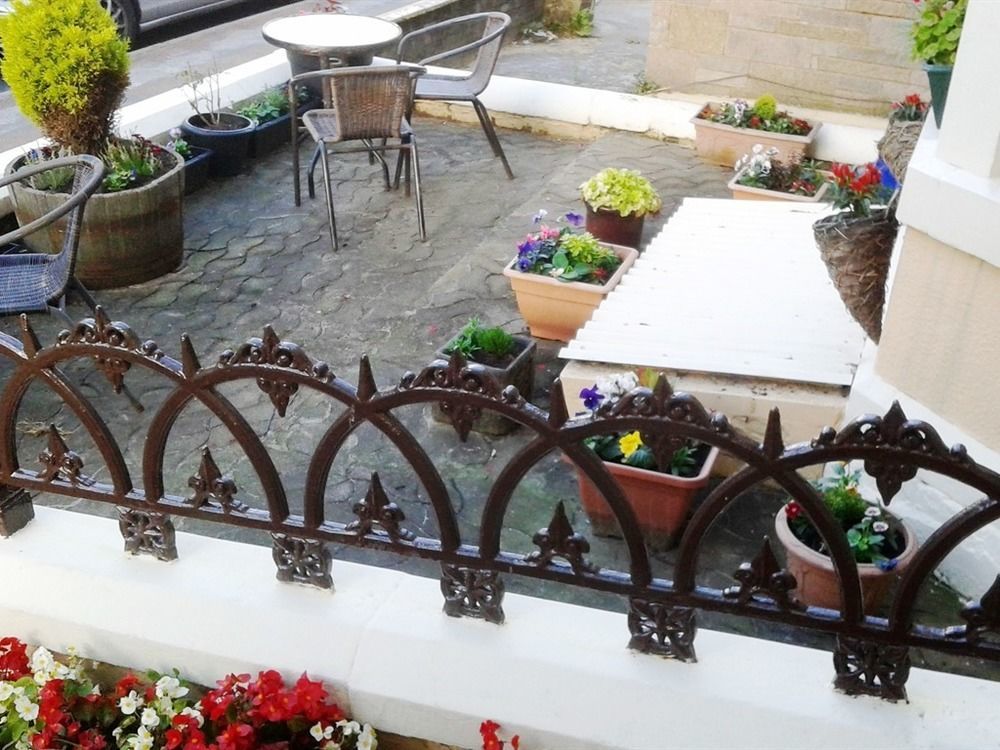 The Castleton Couette-café